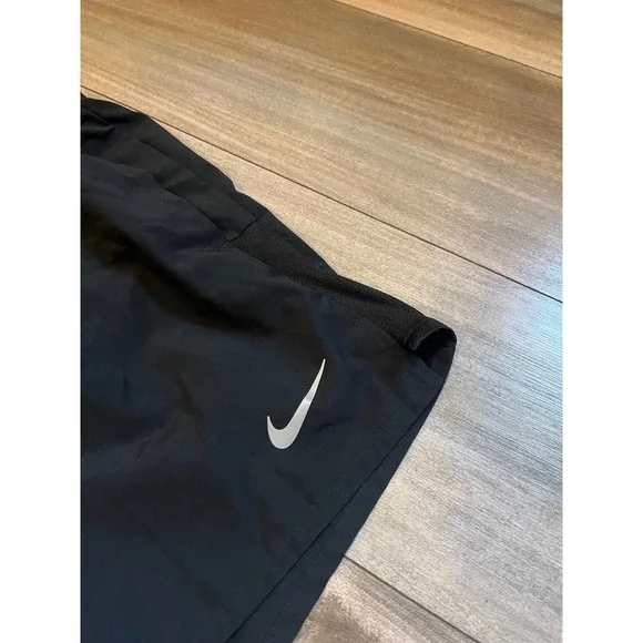 Nike Dri-FIT Mens Challenger 5 Inch Running Shorts Black Small Pocket Bin O-20 - Picture 5 of 5